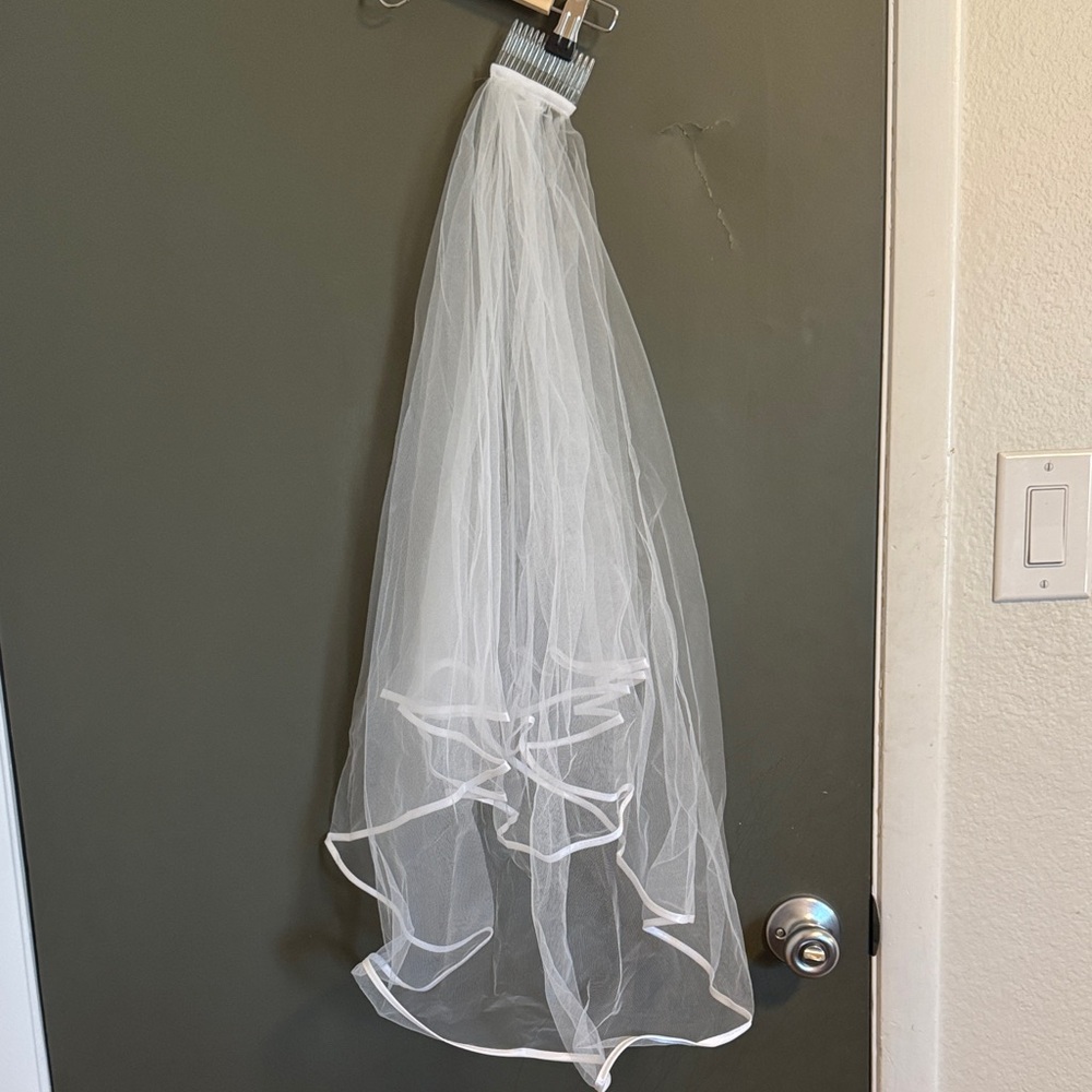 Chic White Wedding Veil